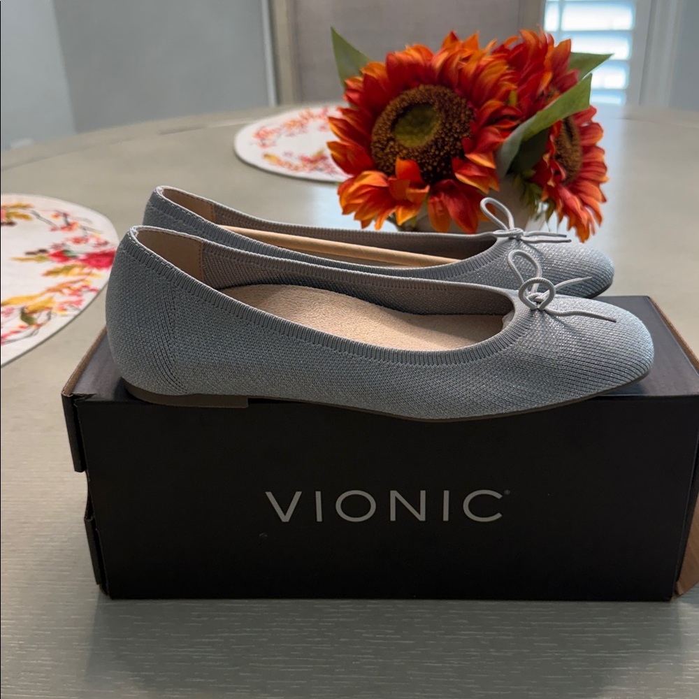 Vionic Light Gray Knit Ballet Flats